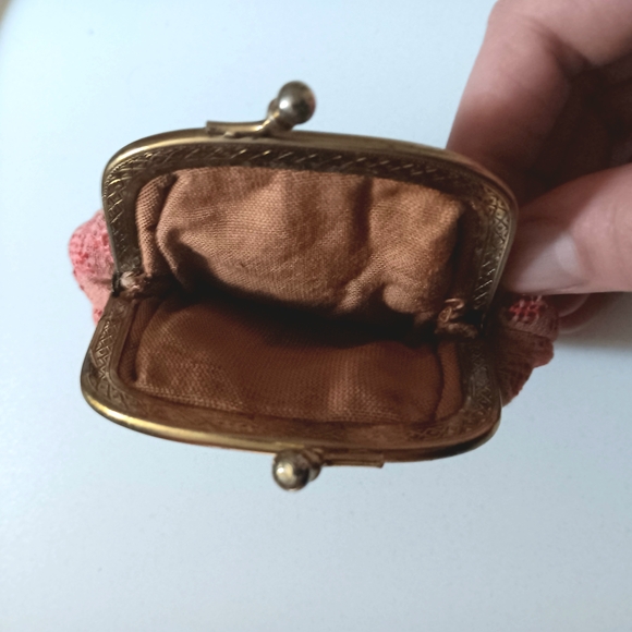 Vintage 1930s European Needlepoint Coin Purse Floral Kiss Lock Frame Embroidered - Picture 2 of 3